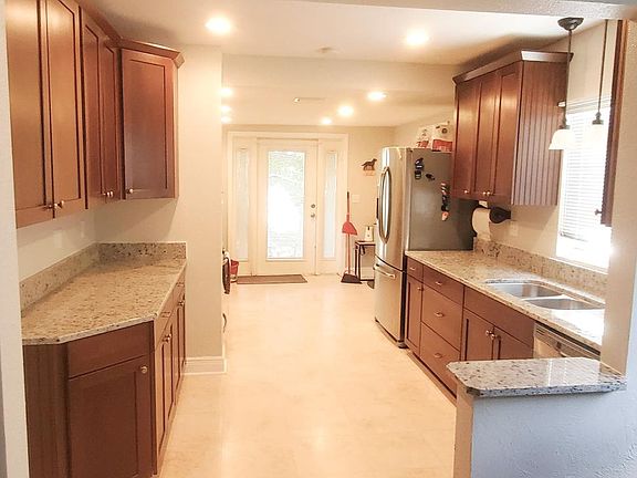 2nd image of 2932 Oberlin Ave
