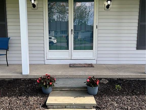 3rd image of 731 Eastwood Cir