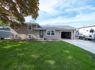 257 Elm Dr, Apple Valley, MN 55124