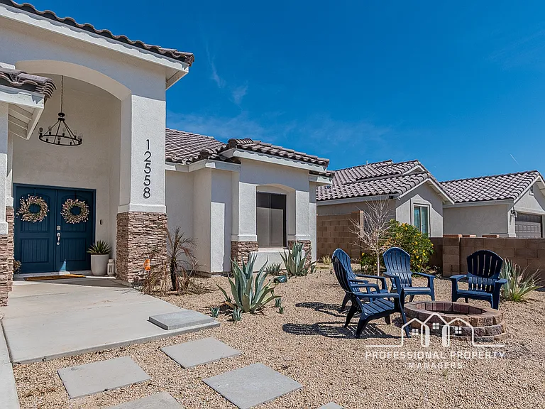 12558 E 49th Dr — Photo 3