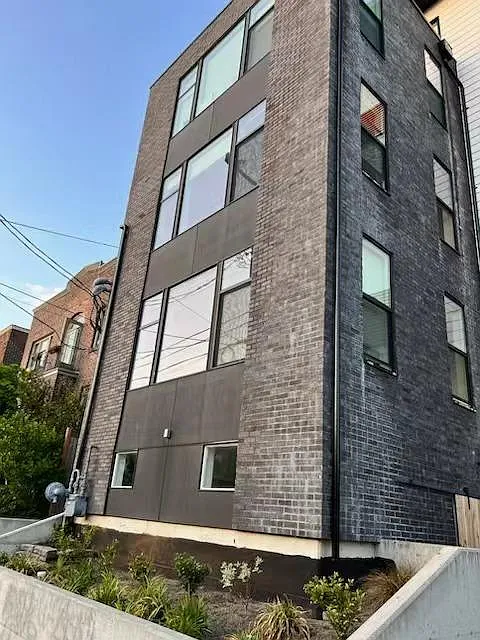 714 10th Ave E — Photo 3