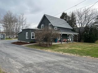 91 Pleasant St, Peru, NY 12972