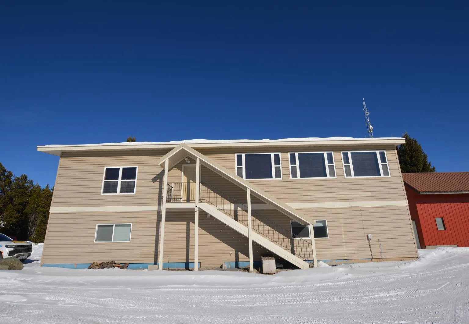 4 bed, 2500 sqft, $2,500 — Photo 1