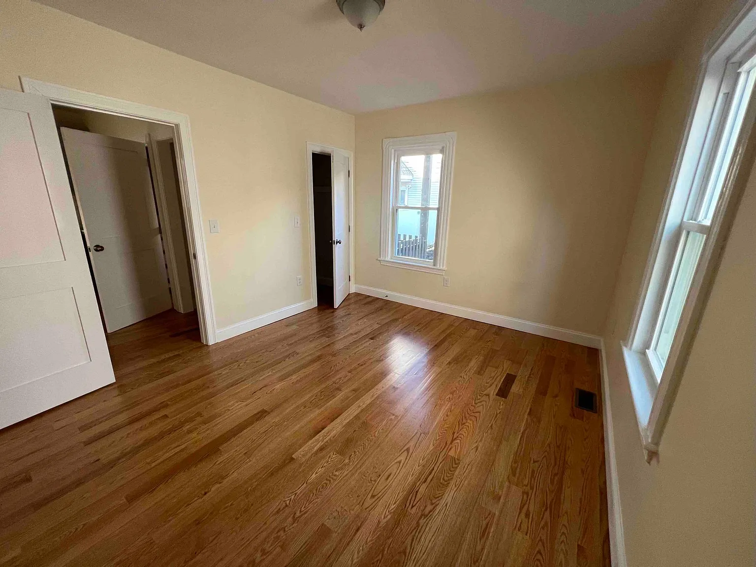 2 bed, 973 sqft, $3,600 — Photo 4