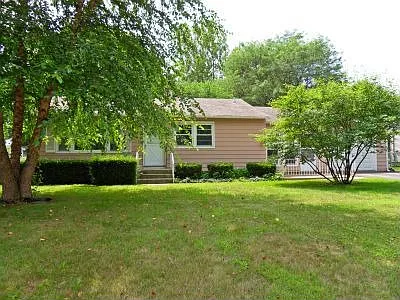 304 Douglas Rd photo 1