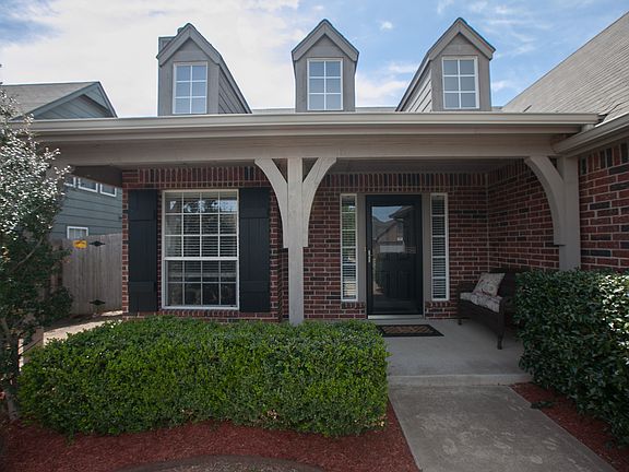 Covered front porch, natural light
