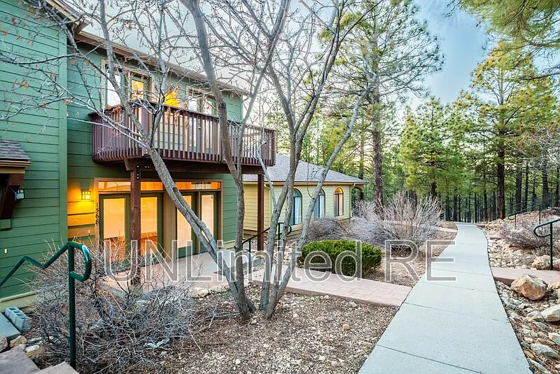 3 bed, 2.5 bath, 1427 sqft, $2,800 — Photo 3