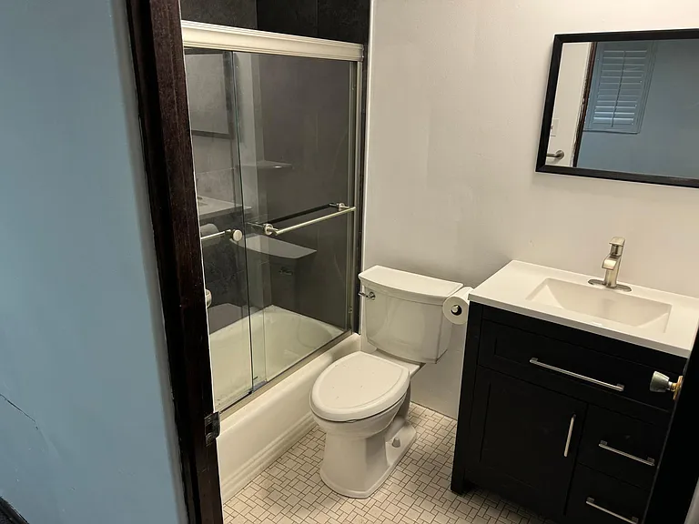 135 Morewood Ave #2A — Photo 2