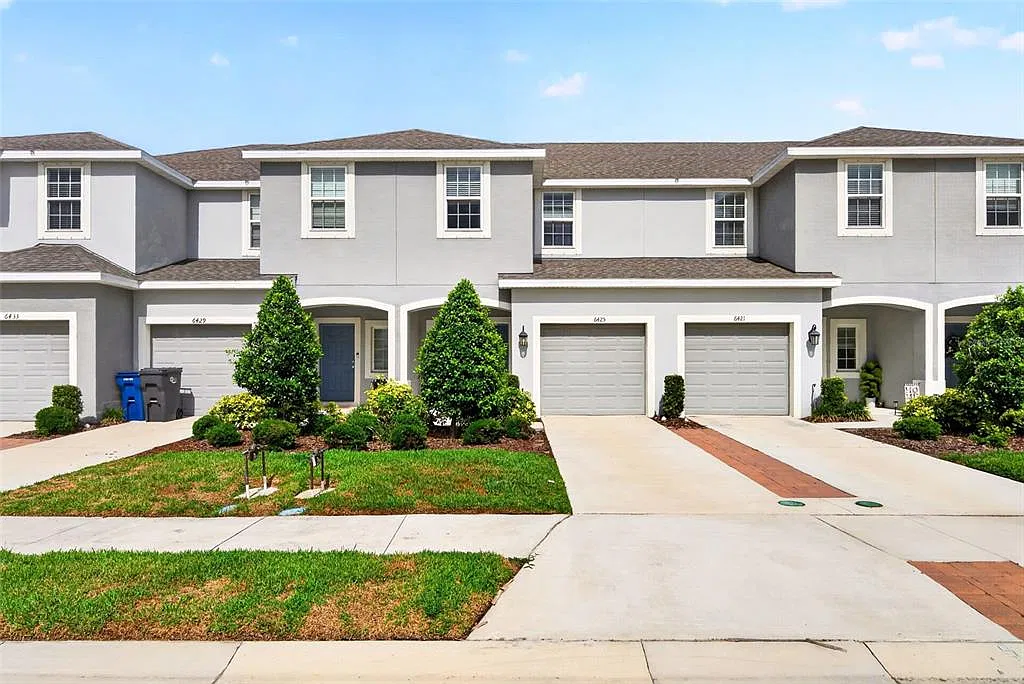 3 bed, 2.5 bath, 1407 sqft, $2,100 — Photo 3