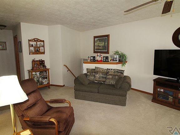5th image of 6604 S Hughes Ave