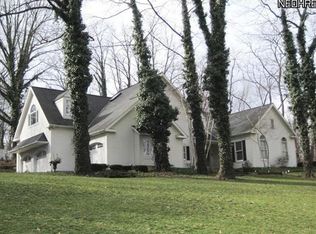 285 Nob Hill Dr, Akron, OH 44303