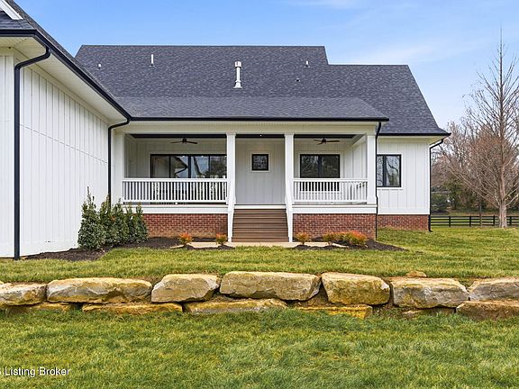 4th image of 3973 Hidden Falls Dr