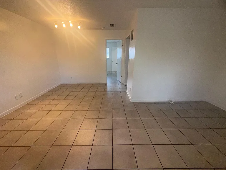 8430 NW 40th St Coral Springs, FL 33065 — Photo 4