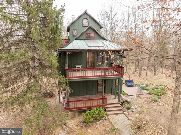 395 Zig Zag Ln, Inwood, WV 25428