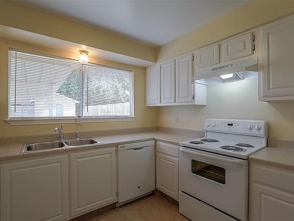 4th image of 11814 Ironstone Ct