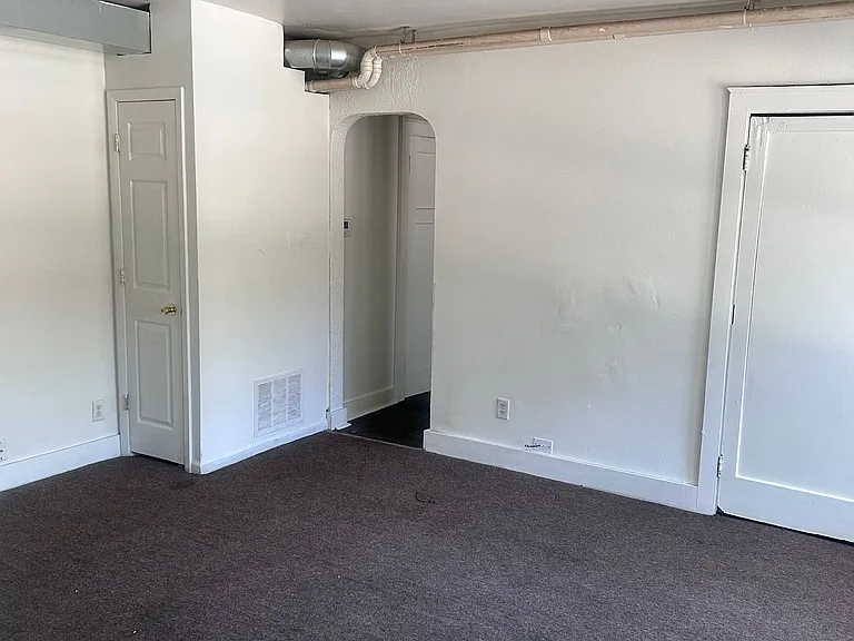 1625 W Keefe Ave — Photo 3