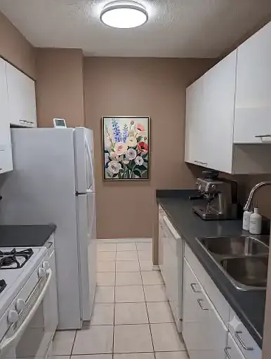 2020 Fullerton Ave #808 — Photo 3