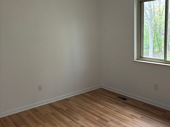 4th image of 759 Geneva Rd