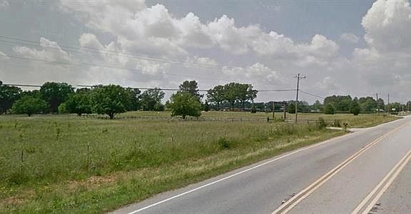 3rd image of 720 Belton Hwy