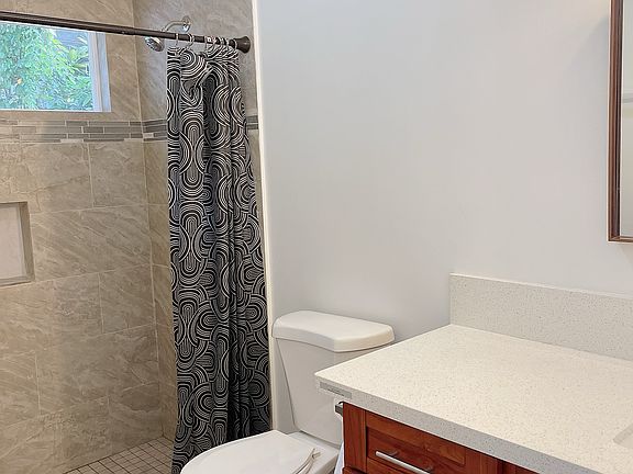 4th image of 2896 Kalihi St