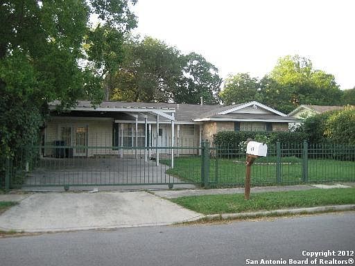1st image of 439 Pinehurst Blvd