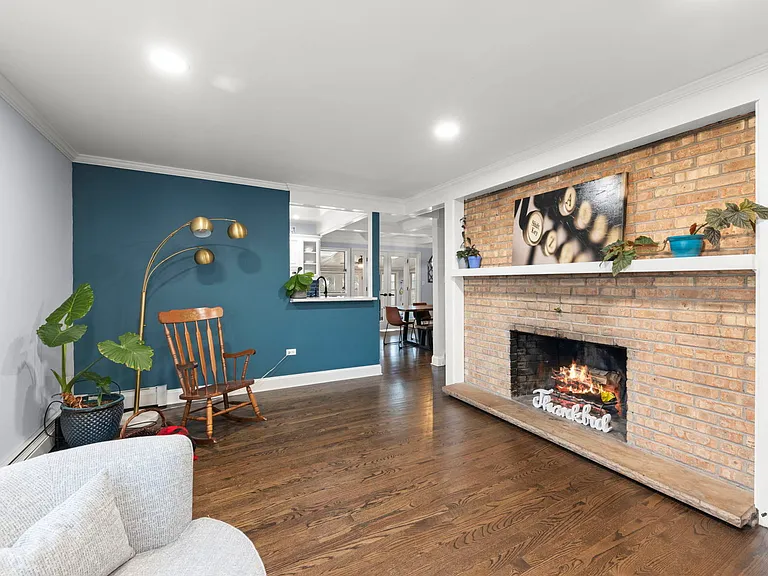20 W Brown St — Photo 6