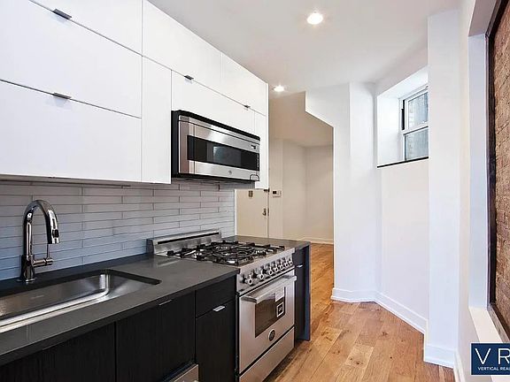 3rd image of 253 E 10th St APT 5