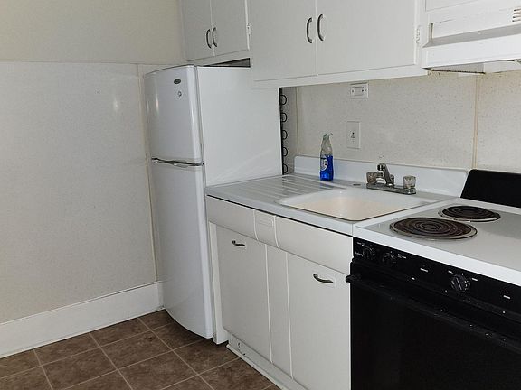 3rd image of 1143 Beaconsfield Ave #2
