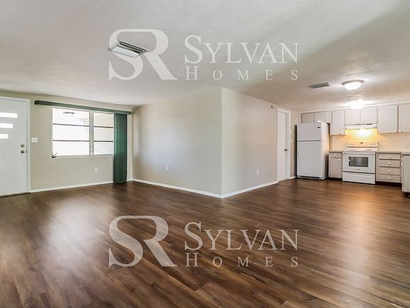 4th image of 2536 Almond Dr