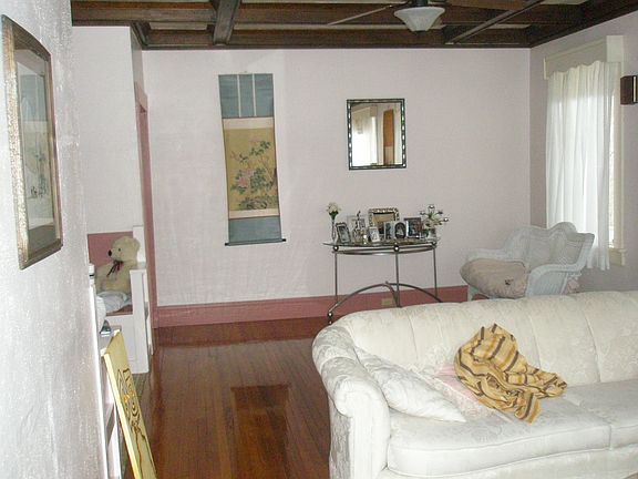 5th image of 401 Virginia St