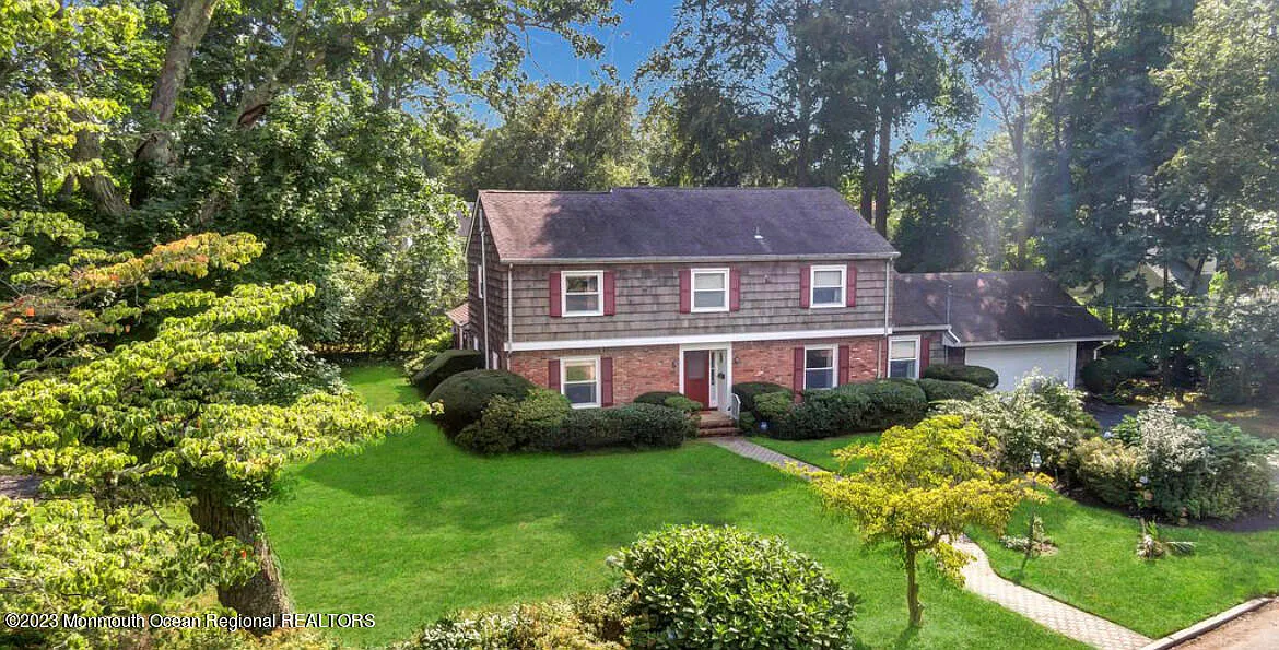 6 bed, 2.5 bath, 2957 sqft, $3,800 — Photo 2