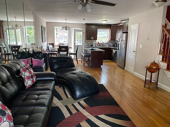 2nd Flr large living room 