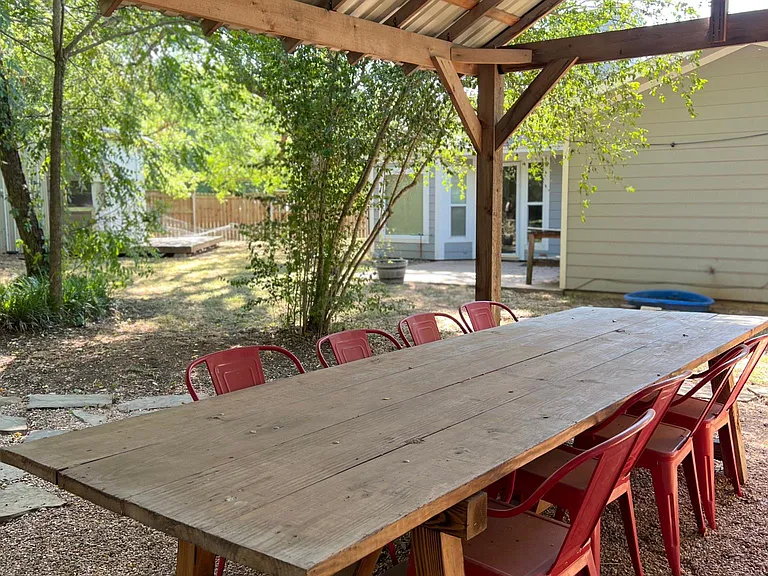 Pergola with large table and chairs - perfect for entertaining