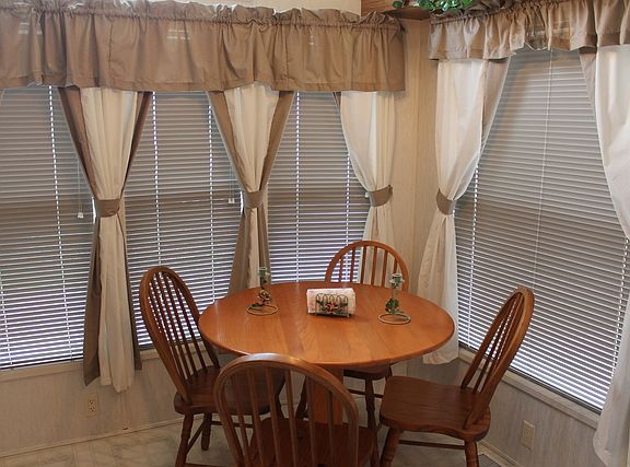 5th image of 140 Dogwood Ln