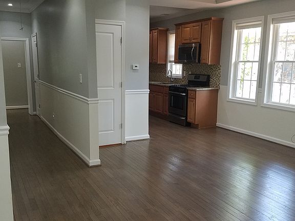 2nd image of 3350 Ely Pl SE