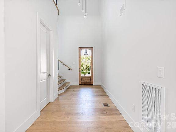 4th image of 4733 Gilmore Dr