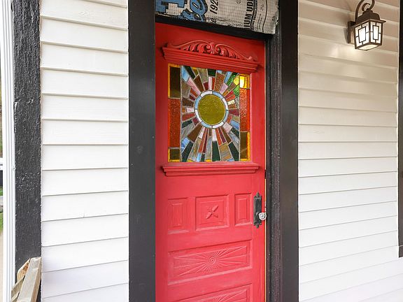 4th image of 46 Denver Ave
