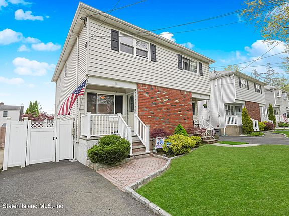 3rd image of 16 Cloverdale Ave