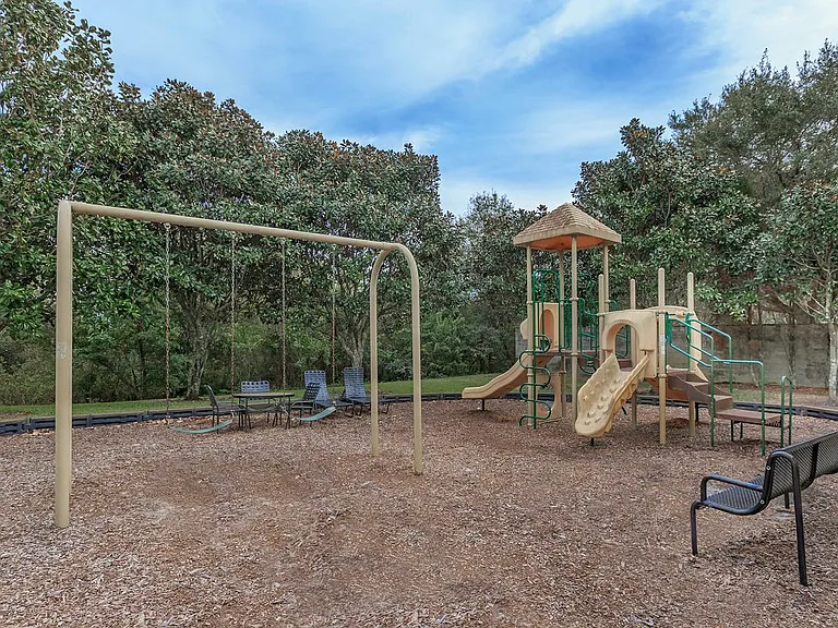 Lakeland Landing Apartments — Photo 8