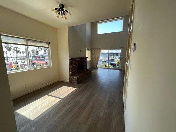 4th image of 16 18th Ave APT B