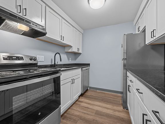 3rd image of 127 Silver Ln #37