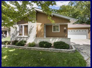 W183N8594 Lawrence Ct, Menomonee Falls, WI 53051
