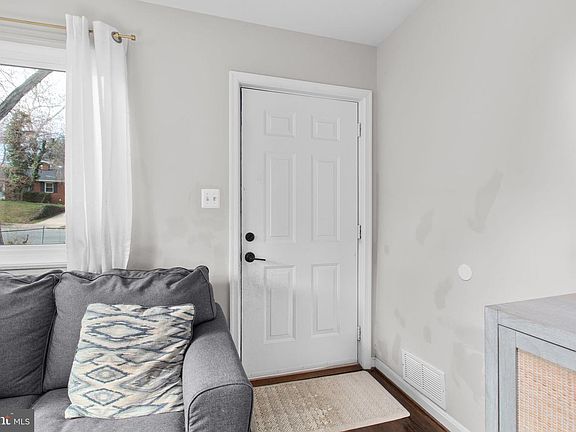 5th image of 3107 Linden Ave