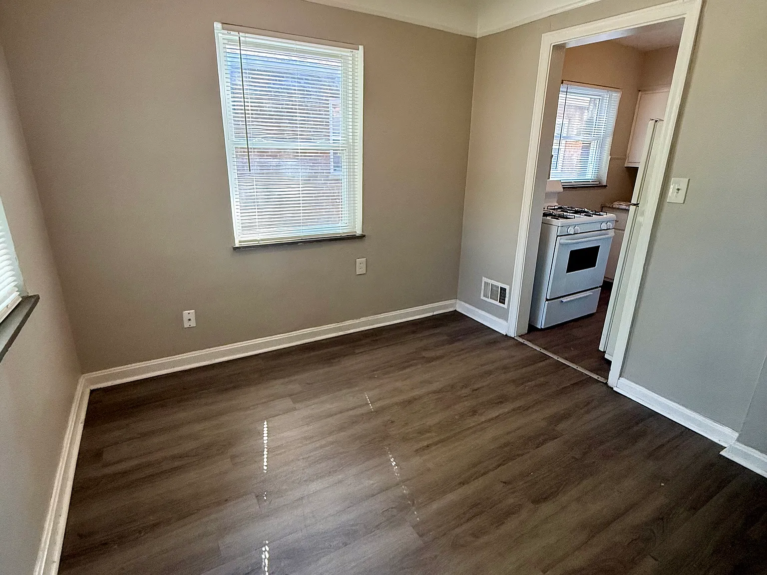 2 bed, 900 sqft, $1,200 — Photo 4