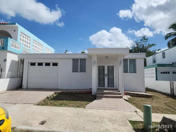 Amapola Amapola St, Bayamon, PR 00959