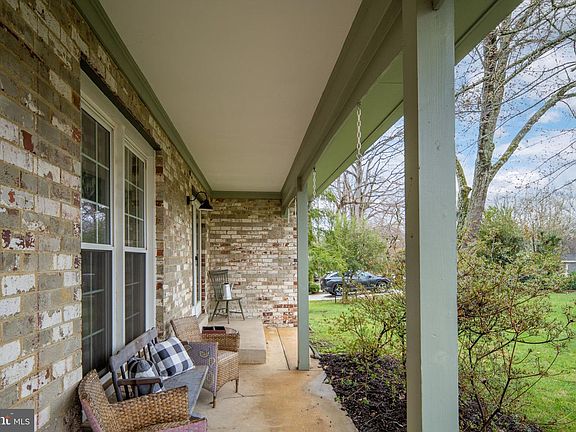 3rd image of 12335 Oakwood Dr