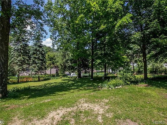 3rd image of 103 Skyline Dr