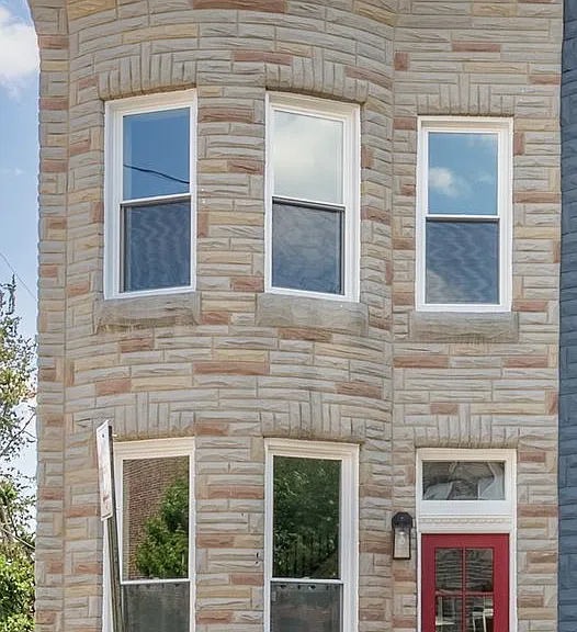801 W 35th St — Photo 1