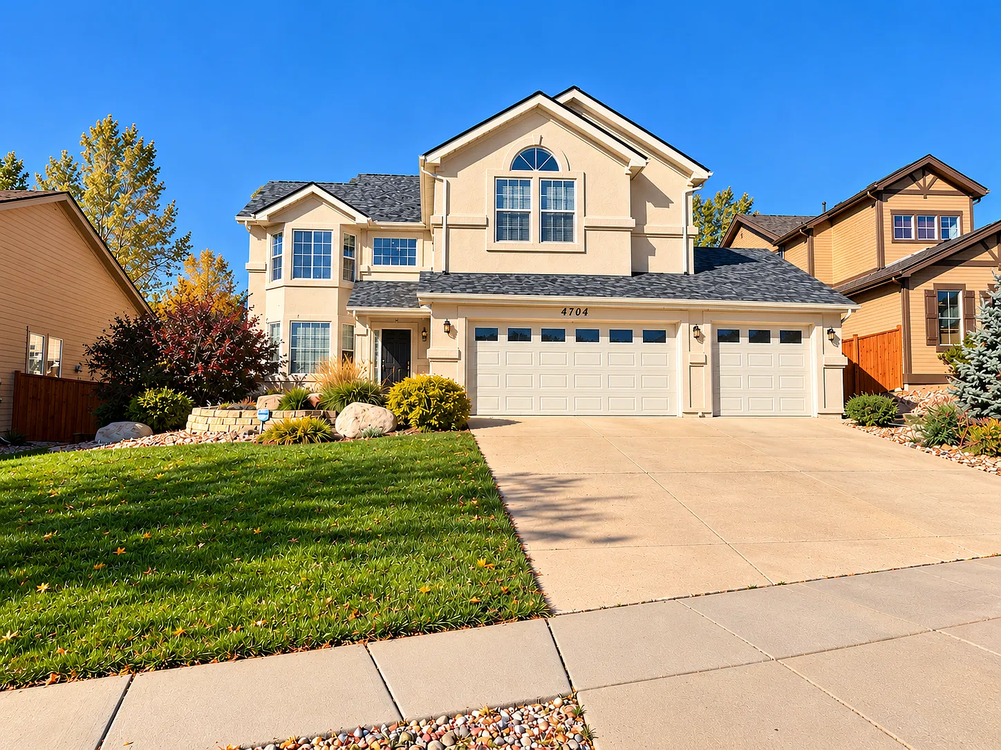 5 bed, 3823 sqft, $3,300 — Photo 1