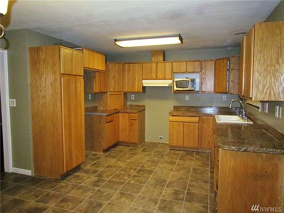 5th image of 2605 Seward Ave
